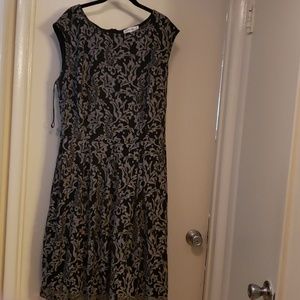 Black and grey laxe print a line dress w belt sleeveless. Zipper in back
